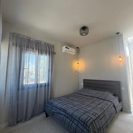Апартаменты Giorkis Retreat *